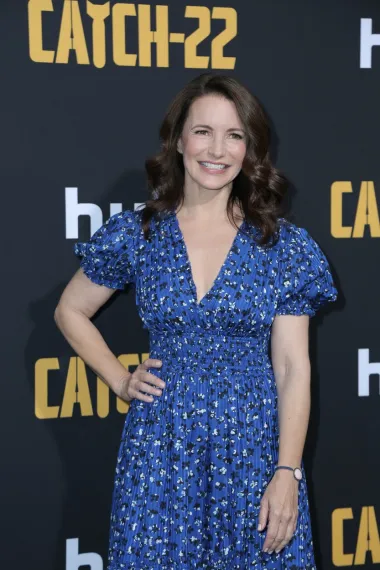 Glumica najpoznatija po ulozi Charlotte York u seriji i filmovima &quot;Seks i grad&quot;, ali i najnovijem nastavku na radnju serije i filmova &quot;And just like that...&quot;, Kristin Davis rođena je 24. veljače 1965. Vidjeli smo je u još nekim novijim filmovima, poput Netflixovog &quot;Deadly Illusions&quot; i &quot;Holiday in the Wild&quot;, no najzapamćenija je ostala po ulozi Charlotte.