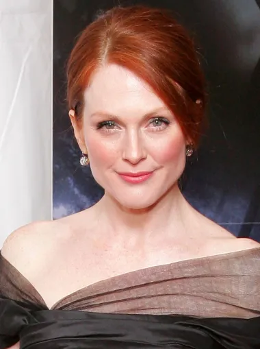 Ova je glumica još jedna diva Hollywooda s ove liste koja se može pohvaliti s brojnim filmskim nagradama, no ona koja je najviše sreće donijela njezinoj djeci je ona u franšizi „Hunger Games“. Naime, Moore nije željela biti dio tih blockbustera no na nagovor svoje djece prihvatila je ulogu Predsjednice Alme Coin. Kasnije je Moore priznala kako je bila oduševljena time koliko su njezina djeca bila sretna gledajući je u filmu koji je bio savršeno filmsko štivo za njihovu teen dobnu skupinu. 