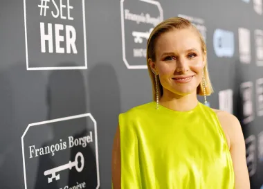 Glumica Kristen Bell bi svake večeri zaključavala kćer u svoju sobu ako bi ona odbijala spavati. &quot;Zaključavamo je kad uđe unutra, a onda stanemo ispred vrata i kažemo: &apos;Volimo te, razgovarat ćemo s tobom ujutro, ali sada je vrijeme za spavanje.&apos; I nakon otprilike deset minuta, ona će zaspati. A onda, prije nego što mi odemo u krevet, otključamo joj vrata&quot;.