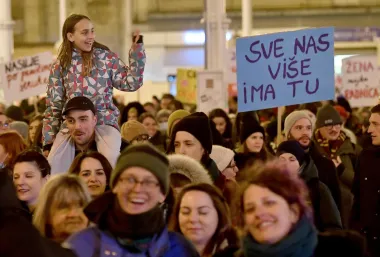 Održan Noćni marš u Zagrebu. Pogledaj koje su poruke poslane