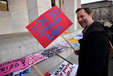 Održan Noćni marš u Zagrebu. Pogledaj koje su poruke poslane
