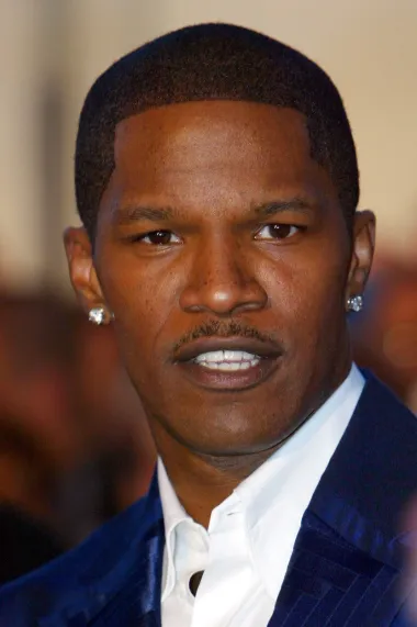 Komičar, akcijski glumac i oskarovac Jamie Foxx ima dvije kćeri, 28-godišnju Corinee i 12-godišnju Annalise. Svoje je djevojčice oduvijek sam podizao te je javno priznao kako je na tom putu njihova odrastanja počinio mnoge greške, ali da se nada da je u globalu dobar tata. Najveći mu je problem uvijek organizirati sve aktivnosti u danu kako bi imao vremena i za svoju djecu i za svoje poslovne projekte.