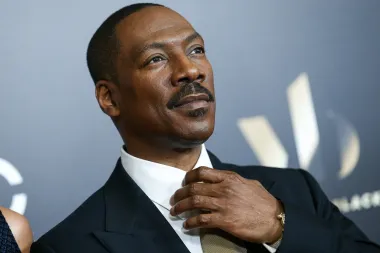 Eddie Murphy našao se na našoj listi slavni Ovnova jer mu se ne može poreći da je obilježio svjetsku komičarsku scenu 20. i 21. stoljeća. Ovaj iznimno zabavan glumac poznat je po crnom smislu za humor, a karijeru je započeo kao stand-up komičar, da bi se kasnije okrenuo holivudskim akcijskim filmovima i komedijama. Murphy će ove godine proslaviti 62. rođendan, a otac je čak desetero djece! Ženio se dva puta, no nije nikakva tajna da je obljubio i mnoge slavne ljepotice, među kojima i Spajsicu Mel B s kojom ima kćer. 