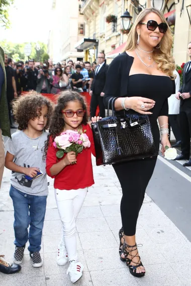 Prije četiri i pol godine u časopisu People prvi put je Mariah progovorila o svom bipolarnom poremećaju, kao i o dijagnozi somatizacije, stanja u kojem pacijent osjeća psihološke simptome kao fizičke. Carey je krenula na tretmane psihoterapeutu i nastavila usmjeravati pozornost na svoju karijeru, a trud joj se i isplatio jer se sredinom 2000-ih ponovno uspjela vratiti na čelna mjesta glazbenih ljestvica svijeta. „Ne postoji ništa moćnije od preživljavanja putovanja u pakao. Putovanje natrag sebi i Bogu nije bilo jednostavno, ali stala sam ponovno na svoje noge i išla naprijed“, rekla je Mariah i tako stvarno i napravila. Zaljubila se u glumca Nicka Cannona te se za njega i vjenčala 2008. godine, a u braku su dobili i blizance, sina i kćer. Iako se dugo u ovoj obitelji sve činilo idilično, na kraju je i ovaj Mariahin brak završio razvodom 2016. godine, no za razliku od raspada odnosa s Tommyjem, s Nickom je ostala u odličnim odnosima te danas zajednički složno odgajaju svoju djecu. 