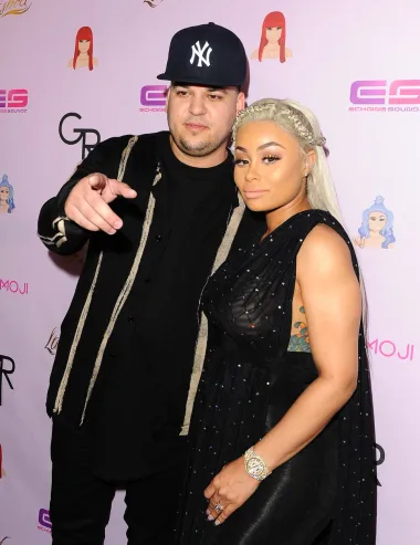 Prvi član Kardashian-Jenner klana na ovoj našoj listi rekordera kada je riječ o trudnoćama je Rob Kardashian koji je nakon samo deset tjedana veze s modelom Blac Chynom odlučio s njom stupiti u brak, zaprosivši ju, a samo mjesec dana nakon toga obznanili su svijetu i da čekaju svoje prvo dijete. Na kraju je Blac Chyna rodila djevojčicu Dream, a s Robom je ostala još godinu dana nakon čega su se razišli zauvijek. Dakle, vjenčali se nisu, ali dijete dobili jesu. 