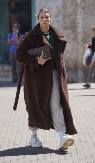 Zagrebačka špica: Pažnju je ukrala nepoznata dama i njezine šarene hlače