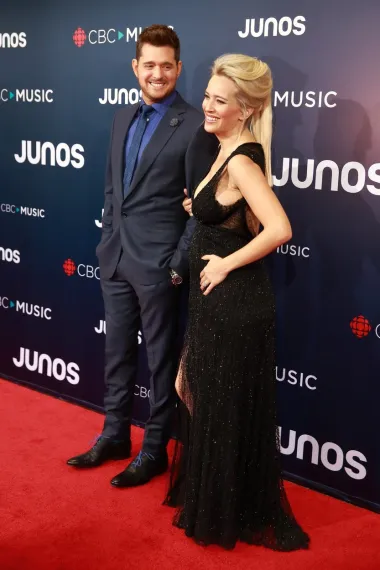 Michael Bublé se vraćao s nastupa u Buenos Airesu kada je ugledao predivnu djevojku. Ušao je u auto i rekao svom djedu: &quot;To je najljepša djevojka koju sam ikada vidio, i nikad je više neću vidjeti&quot;. Ta djevojka bila je njegova buduća supruga Luisana Lopilato. Kasnije te večeri, došla je na zabavu na kojoj je bio i on, no s drugim muškarcem. Kasnije se ispostavilo da joj je to samo prijatelj, no Luciana je mislila da je Michael gay. Ipak, ljubav je na kraju pobijedila, a par je u braku od 2011. godine i zajedno imaju troje djece.