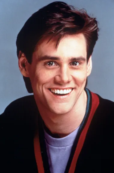 Jim Carrey je jedan od najprepoznatljivijih komičara 20. i 21. stoljeća, a uz to je i požrtvovni obiteljski čovjek. Naime, Jim ima kćer Jane Erin Carrey kojoj su danas 34 godine, a koja je sama vrlo rano postala majka dječaka Jacksona Rileyja Santane. Jim je imao samo 47 godina, a navodno se fantastično snašao u ulozi djeda. Rekao je tako u jednom intervjuu da obožava provoditi vrijeme s unukom i igrati s njim video igrice dok jedu pizzu i nezdravu hranu.