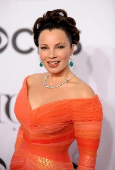 Fran Drescher, genijalna dadilja Fran Fine, imala je dugačak i turbulentan život pun uspona i padova. Od silovanja, pa sve do medijski iznimno popraćenog razvoda od svog, sada bivšeg supruga, Petera Marca Jacobsona - Fran Drescher na teži je način morala naučiti kako biti samodostatna. Naime, glumica i redateljica nikada nije imala sreće u ljubavi, a sve se kolosalno raspalo 1999. kada je njezin tadašnji suprug Jacobson izjavio da je zapravo homoseksualac. Iako su ostali u odličnim prijateljskim odnosima, Fran je život nastavila bez njega te je više puta u intervjuima naglasila kako joj nije uvijek bilo lako biti solo žena koja kroči crvenim tepisima, ali da je danas zahvalna na svom putu te da je postala snažnija, ostvarenija osoba zahvaljujući upravo svom singl životu. 