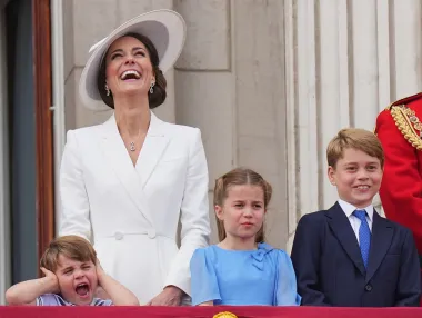 Za proslavu kraljičinog jubileja, prinčevi i princeza odijenuli su komplete u plavim nijansama