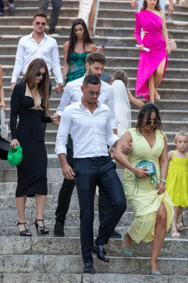 Na vjenčanju su naravno bili i ugledni gosti iz nogometnog svijeta. Nogometaš Bruno Petković došao je u pratnji partnerice Ive Šarić, a među gostima je bio i Dejan Lovren. 
