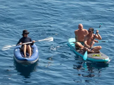Slavni glumci definitivno uživaju u odmoru u Hrvatskoj. Woody i Matthew stalno zbijaju šale jedan na drugoga, a zajedno su i uživali u supanju kraj Dubrovnika. I dok su i jedan i drugi pokazali svoju top formu, Matthewova supruga, Camila &apos;zabarakiradirala se&apos; kako bi se štitila od sunca 