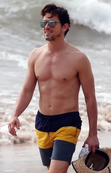 I slavni glumac Matt Bomer pokazao je svoj torzo dok je uživao na plaži u Mauiju, na Havajima. 