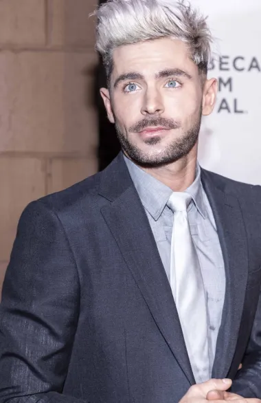 Zac Efron od mladića s postera postao je zgodni glumac s A liste. Od otkrivanja svoje odlične građe u &quot;Baywatchu&quot; do uloge uvrnutog serijskog ubojice Teda Bundyja u filmu &quot;Krajnje izopačen, nepojmljivo zao i opak&quot;, Zac je prošao dug put od tinejdžerskog hita &quot;High School Musical&quot;.