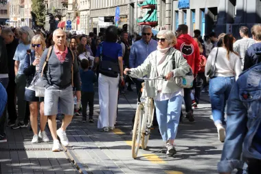 Subotnju špicu zbog kiše mnogi su zamijenili nedjeljnim druženjem u zagrebačkoj Ilici