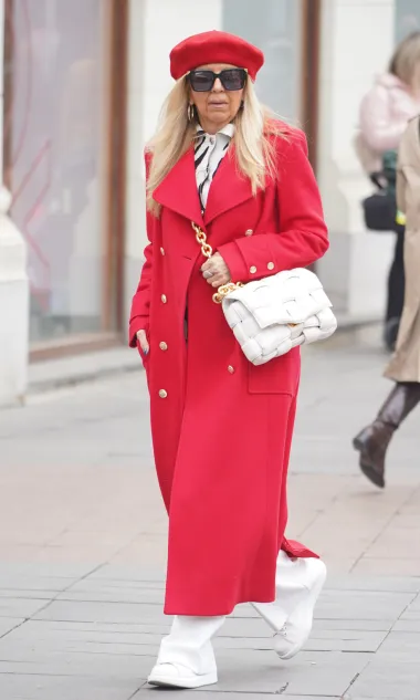 Ove subote na špici su zasjali kaputi, a Anica Kovač pokazala je navijački outfit