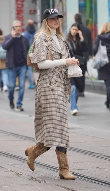 Ove subote na špici su zasjali kaputi, a Anica Kovač pokazala je navijački outfit