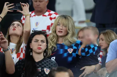 Izabel je svog supruga Matea Kovačića pratila u društvu sina. Nedavno su se britanski mediji raspisali o ljepoti naše WAGS-ice i svrstali je među najljepše supruge nogometaša na svijetu 