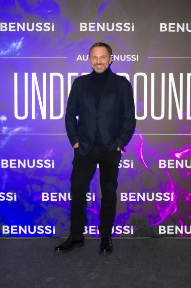 Nikola Milojević, liječnik i vlasnik Poliklinike Milojević, pojavio se u jednostavnom, ali elegantnom outfitu. 