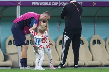 Dječje rukice najljepše grle i pružaju najveću utjeh.