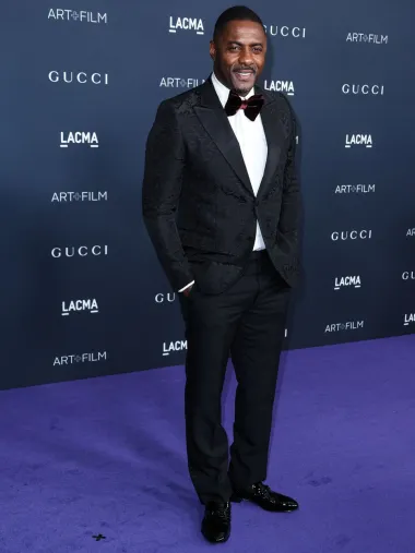 Zgodni britanski glumac Idris Elba miljenik je žena, a bio je i jedan od kandidata za novog Jamesa Bonda. Ovaj glumac također spada među vrlo visoke, s visinom od 189 centimetara, a poznat je po ulogama u brojnim akcijskim filmovima.