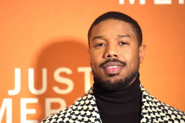 Ranker je na osmo mjesto svrstao Michaela B. Jordana, slavnog 33-godišnjeg glumca. Prošle se godine istaknuo ulogom u filmu &apos;Black Panther&apos; u kojem je utjelovio negativca Erika Killmongera, no to nije jedina Jordanova uloga. Glumio je i u &apos;Creedu&apos;, ali i uspješnici &apos;Fantastic Four&apos;. Osim glumačkim talentom, čini se da je obožavateljice osvojio i crtama lica, isklesanim tijelom,  ali i modnim kombinacijama koje odabire. 