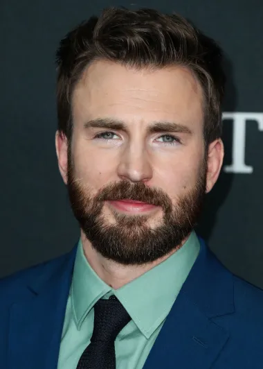 Zvijezda filma &apos;Captain America&apos; više je puta svrstan u sam vrh najzgodnijih slavnih frajera. Časopis &apos;People&apos; prošle ga je godine proglasio najseksi frajerom, no na Rankerovoj je listi zauzeo šesto mjesto. Iako je 41-godišnji Chris dosta dugo bio samac - što je razveselilo žene diljem svijeta - u studenom prošle godine potvrđeno je da se već godinu dana viđa s 25-godišnjom glumicom Albom Baptistom te da  je njihova veza sve ozbiljnija. Chris bi tako uskoro mogao pred oltar, ako je vjerojavati nagađanjima. 