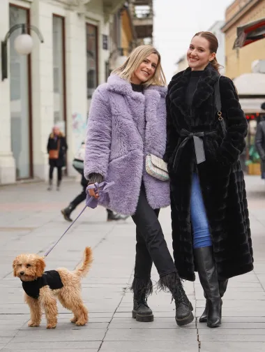 Trendi zimske kombinacije preplavile su zagrebačku špicu, a svu pažnju ukrali su preslatki psi