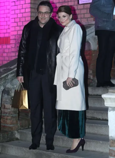 Lejla Filipović stigla je na vjenčanje Nataše Janjić i Joška Lokasa u prosincu 2012. godine u pratnji supruga Tarika, a za zimsko vjenčanje odabrala je baršunastu haljinu u boji smaragda, smeđe cipele na petu i smeđu torbicu te krem kaput.