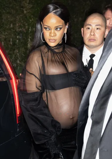 Rihanna u ožujku lani, u poodmakloj trudnoći, u prozirnoj crnoj haljini. 