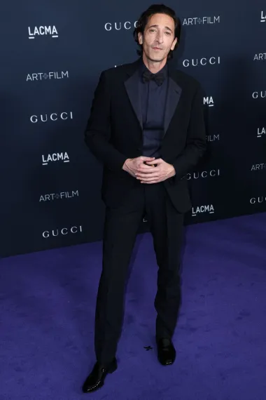 Adrien Brody ušao je u povijest kao najmlađi dobitnik Oscara za najboljeg glumca za svoju ulogu u filmu &quot;Pijanist&quot; Romana Polanskog iz 2002. s tek 29 godina. Više od 20 godina kasnije, Brody nastavlja impresionirati publiku i kritičare, a gledali smo ga i u filmovima &quot;King Kong&quot; i &quot;Grand Hotel Budapest&quot;. I on će ove godine proslaviti svoj 50. rođendan, i to 14. travnja.