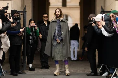 Jared je osim što je &apos;pomiješao&apos; sve uzorke koji postoje , pomiješao i tajice, suknju, košulju i kaput 