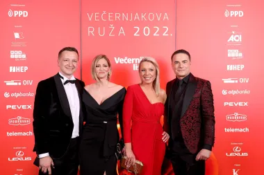 Jelena Rozga oduševila stylingom, baš kao i mnoge dame na dodjeli nagrada