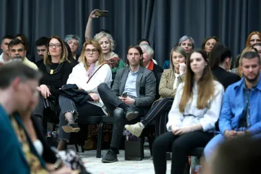 Bivši nogometaš podržao je suprugu Ljupku na reviji