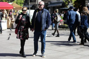 Prva zagrebačka špica u travnju: Mirela Holy zasjala u bijelom, a Borna Kotromanić izabrala ružičasti look