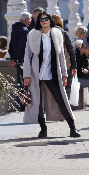 Prva zagrebačka špica u travnju: Mirela Holy zasjala u bijelom, a Borna Kotromanić izabrala ružičasti look