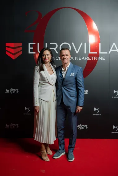 Nikolina Pišek oduševila u crnoj kombinaciji, dok je Nina Badrić zasjala u srebrnom