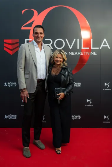 Nikolina Pišek oduševila u crnoj kombinaciji, dok je Nina Badrić zasjala u srebrnom
