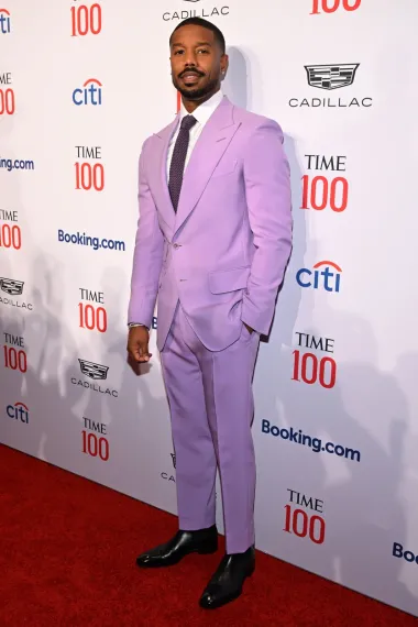Glumac Michael B. Jordan pokazao je kako je njegov izbor za ovu večer bilo odijelo boje lavande. I da, muškarci mogu izgledati savršeno u toj boji. 