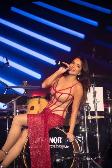 Severina oduševila u kreaciji Matije Vuice koju je nosila i prije 11 godina
