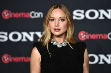Jedna od glumica koje se na Reddit forumima najviše spominju je Jennifer Lawrence, koju smatraju uvelike precijenjenom. Njezin uspjeh preko noći i činjenica da se u samo pet godina pojavila na velikom platnu u svim mogućim žanrovima donijeli su joj popriličan broj &apos;hejtera&apos;, a kritike dobitnice Oscara kreću se od &quot;dobra je, ali ne toliko dobra&quot; do &quot;bolno precijenjena&quot; i &quot;užasna glumica&quot;.