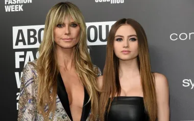 Najpoznatiji njemački supermodel Heidi Klum ima svoju nasljednicu - radi se o njezinoj kćeri Leni Klum, koja hrabro korača stopama svoje slavne majke. Ovu 19-godišnju manekenku nazivaju zvijezdom u usponu, a nedavno je bila dio Intimissimi kampanje zajedno sa svojom slavnom majkom. Osim toga, i izgledom itekako podsjeća na svoju majku.