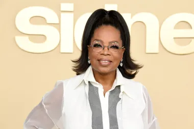Slavna američka televizijska voditeljica Oprah Winfrey također je imala obiteljsku tajnu koju je, na svoju veliku sreću, ipak otkrila. Naime, Winfrey ima polusestru koju je njezina majka Vernita skrivala od nje. Njezina je sestra Patricia dana je na posvajanje 1963. godine, a njezino se postojanje tajilo od Winfrey čak 47 godina. No, dvije sestre su se zbližile, a Winfrey ju je čak dovela na dodjelu Oscara 2011. godine.