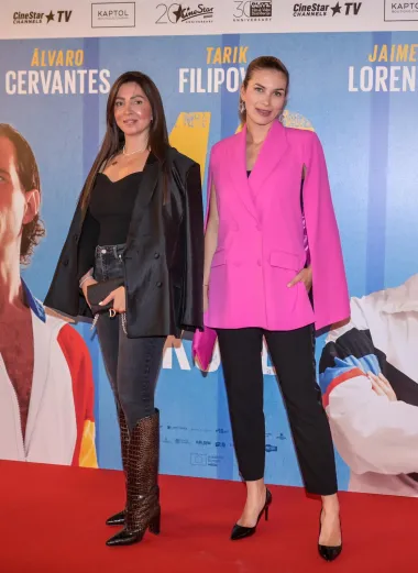 I glumica se baš poput Lejle Filipović odlučila na sako u boji magente koja je i najavljena kao IT boja 2023. 