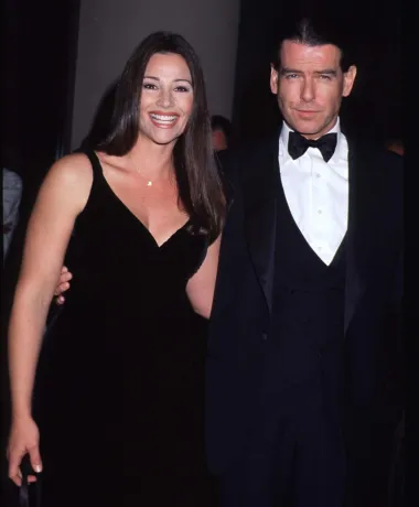 Nekoliko godina nakon što mu je umrla prva supruga, glumac je ponovno pronašao ljubav. Novinarku Keely Shaye Smith upoznao je 1994. u Meksiku kada je trebala intervjuirati još jednog seks simbola tog doba, Teda Dansona. Ali oči su joj bile čvrsto uprte u Piercea. &quot;Bio je zadivljujuć&quot;, rekla je Smith kasnije za People. &quot;Visok, tamnoput i zgodan - sve ono što bi svakoga odmah privuklo. Imao je taj vragolasti sjaj u očima. Pomislila sam, &apos;Vau! Vau!&apos;&quot; Bila je to ljubav na prvi pogled, a vjenčali su se davne 2001. te u braku dobili dva sina, Dylana Thomasa i Parisa Becketta. Više od dva desetljeća kasnije, njihova je ljubav snažna kao i prvog dana, a slove kao jedan od najskromnijih i najprizemljenijih holivudskih parova. 