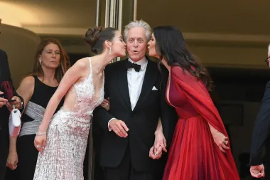I Catherine i Carys bile su iznimno ponosne na Michaela koji je ovu nagradu opisao kao veliku čast. &quot;Toliko mi to znači, jer je toliko festivala diljem svijeta, no samo je jedan Cannes&quot;, rekao je 78-godišnji glumac.