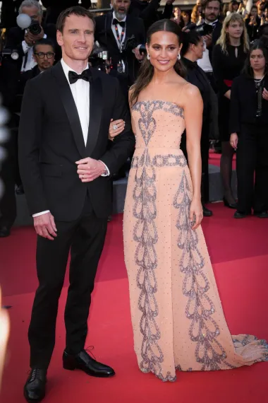 Michael Fassbender i Alicia Vikander bili su oličenje elegancije na crvenom tepihu. Alicia je blistala u puderasto ružičastoj haljini s potpisom Louisa Vuittona. 