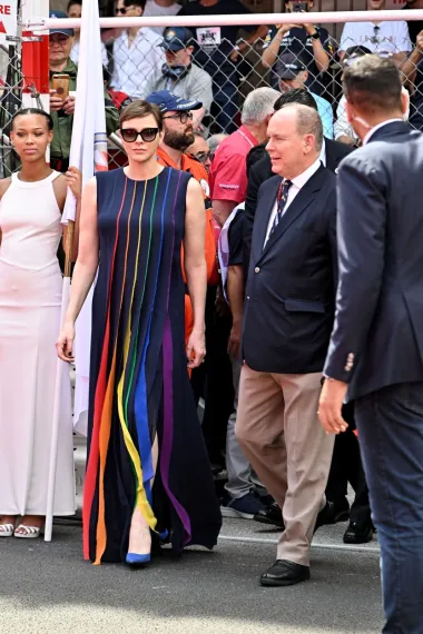 Princeza je na Monako Grand Prix stigla u pratnji supruga, princa Alberta. Njihov brak je sve samo ne idiličan. Lani je princeza završila na liječenju u psihijatrijskoj ustanovi i to nakon što je mjesecima bila razdvojena od supruga i njihovo dvoje djece. Nakon četri mjeseca liječenja, za prošli Usrks je objavila zajedničku fotografiju sa suprugom i njihovo dvoje djece. Princ Albert je tada komentirao kako je Charlene završila u bolnici zbog duboke emocionalne i fizičke iscrpljenosti.