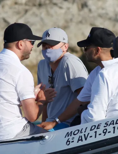 DiCaprio se pokušao sakriti maskom i šiltericom. 