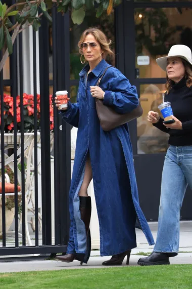 Jennifer Lopez izgledala kao da ide na modnu pistu, a ne u šoping